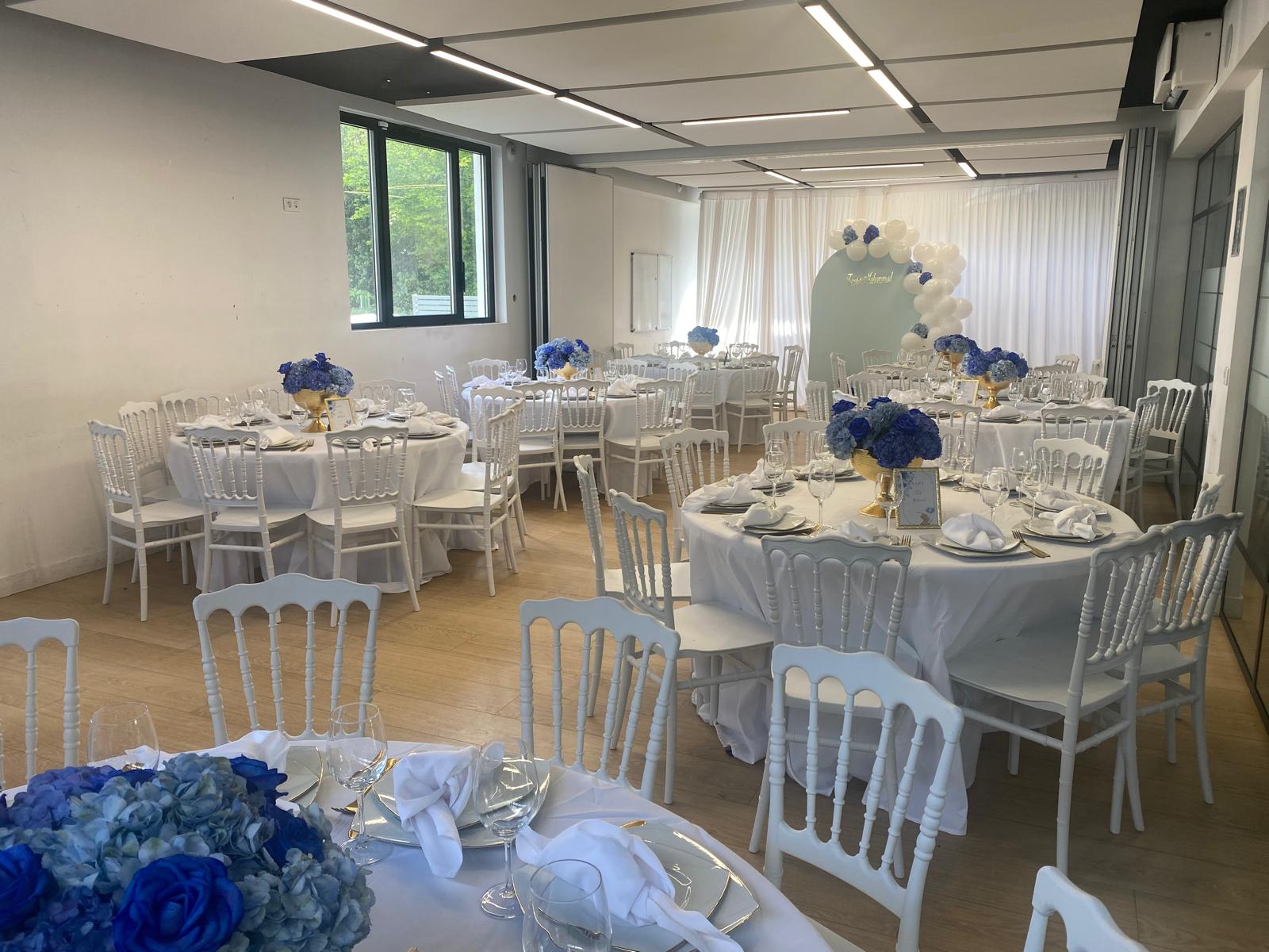 Grande salle au rez-de-chaussée décorée - 2