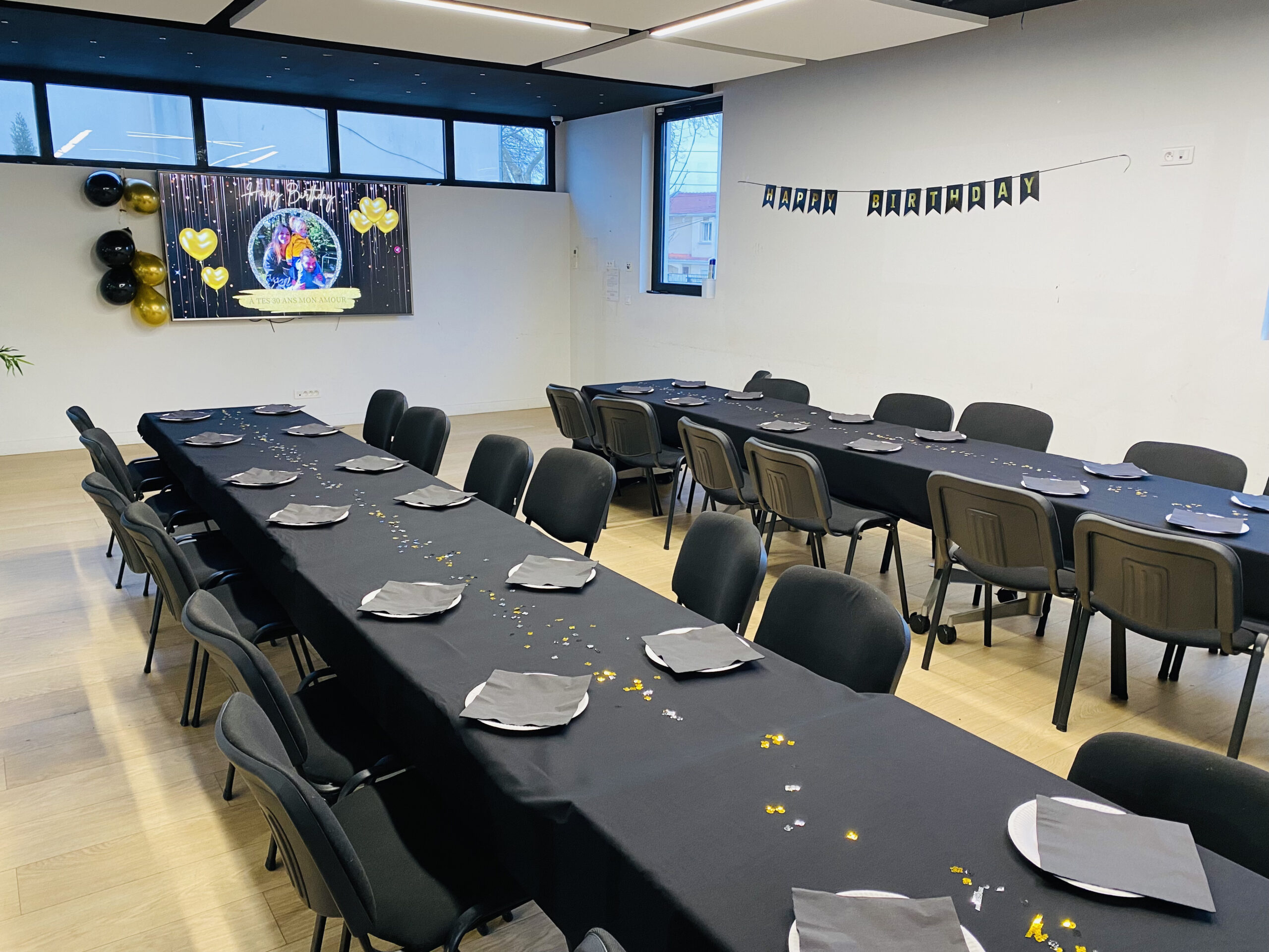 Grande salle au rez-de-chaussée décorée - 5